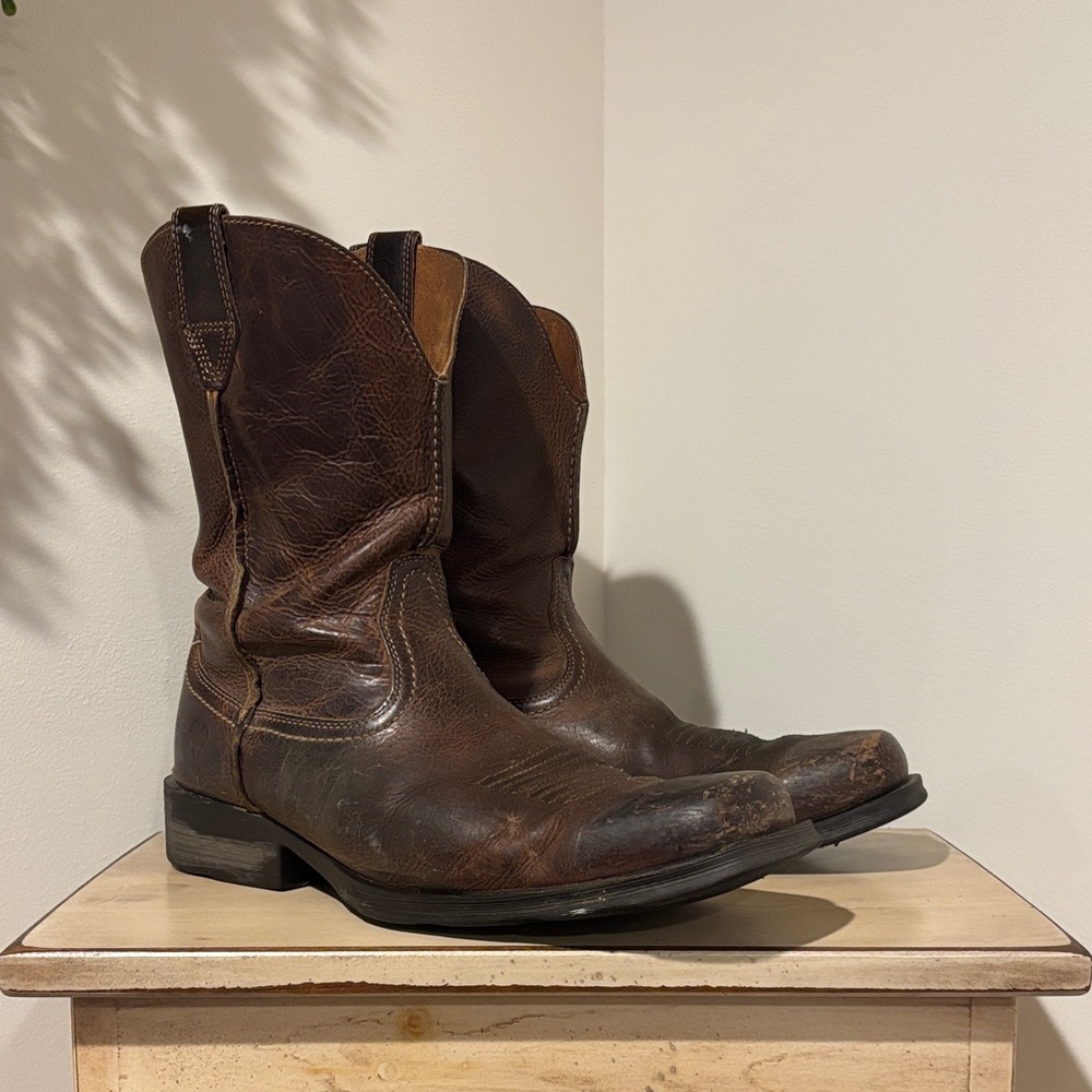 Ariat leather square-toe rambler boot